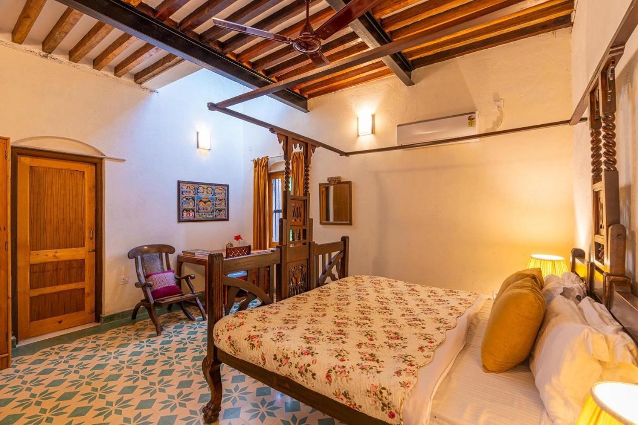 Stayvista'S Peepal Haveli - Rustic Kothi With Terrace, Breathtaking View & Bonfire Narainpur  외부 사진